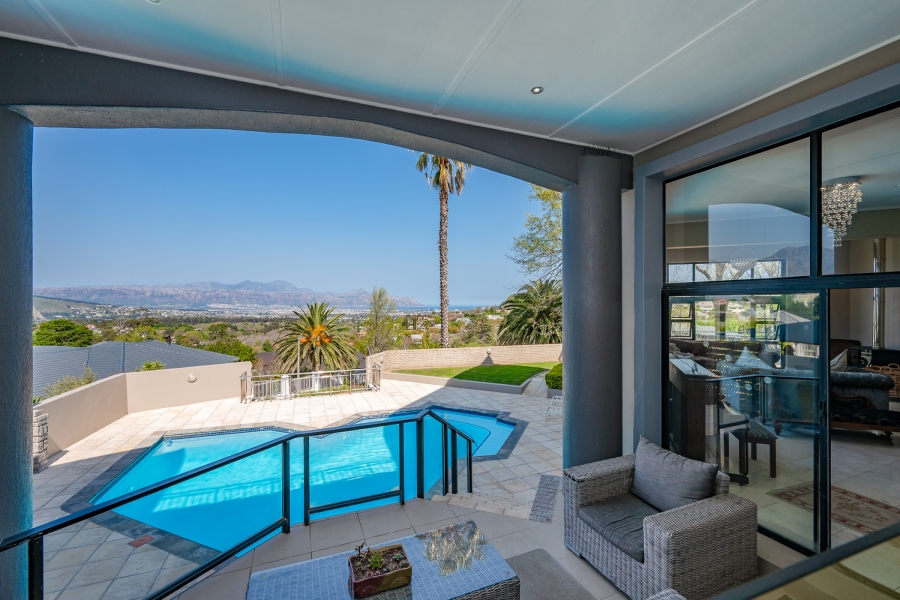 4 Bedroom Property for Sale in La Concorde Western Cape